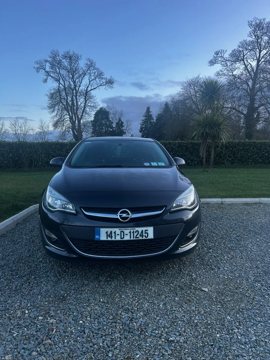 2014 Opel Astra Black CDTI - Image 2