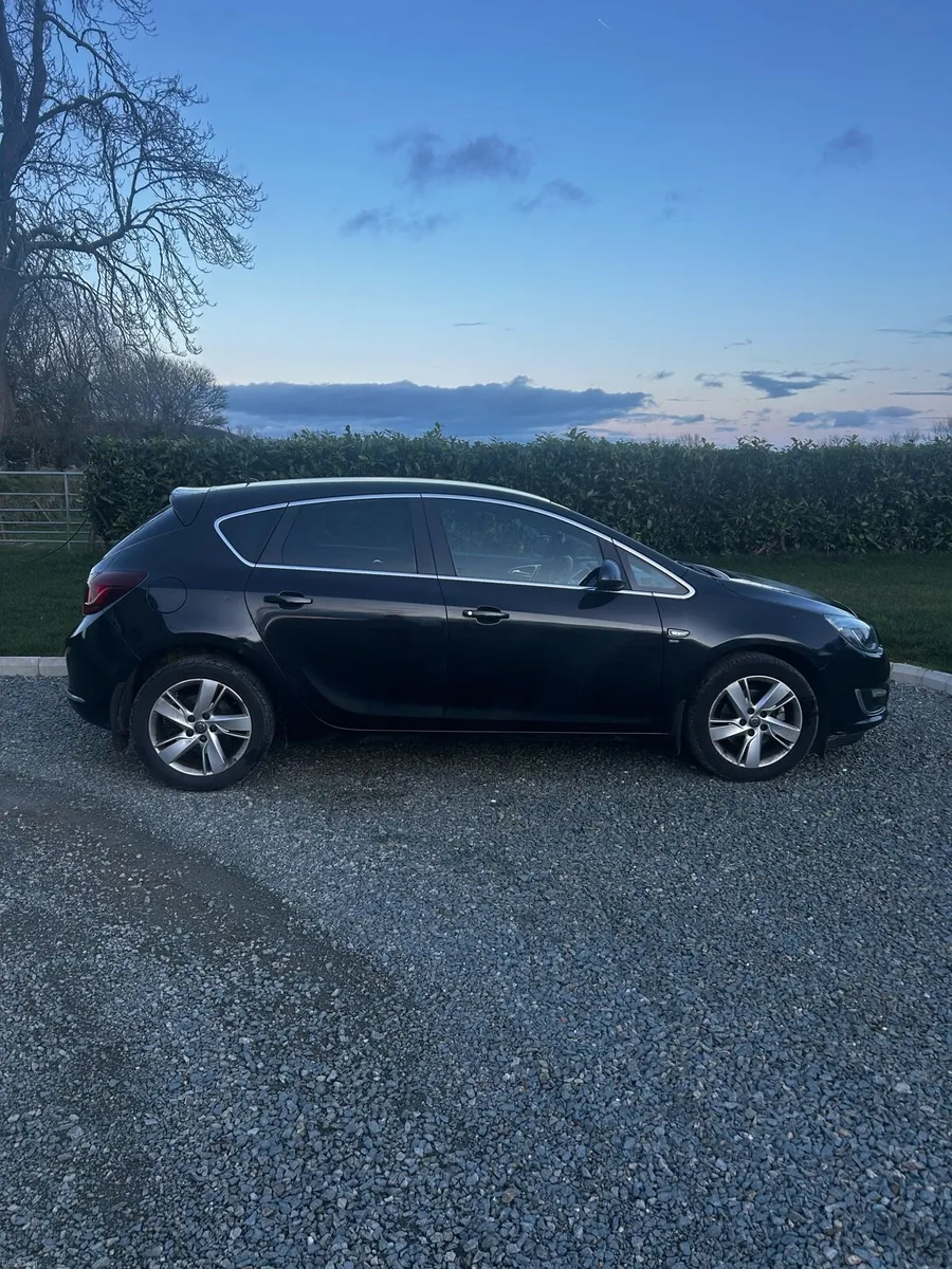2014 Opel Astra Black CDTI - Image 4