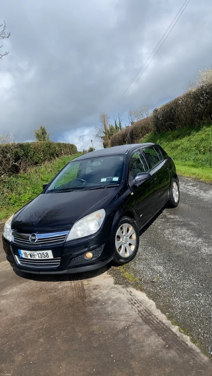 Opel Astra 2010 - Image 1