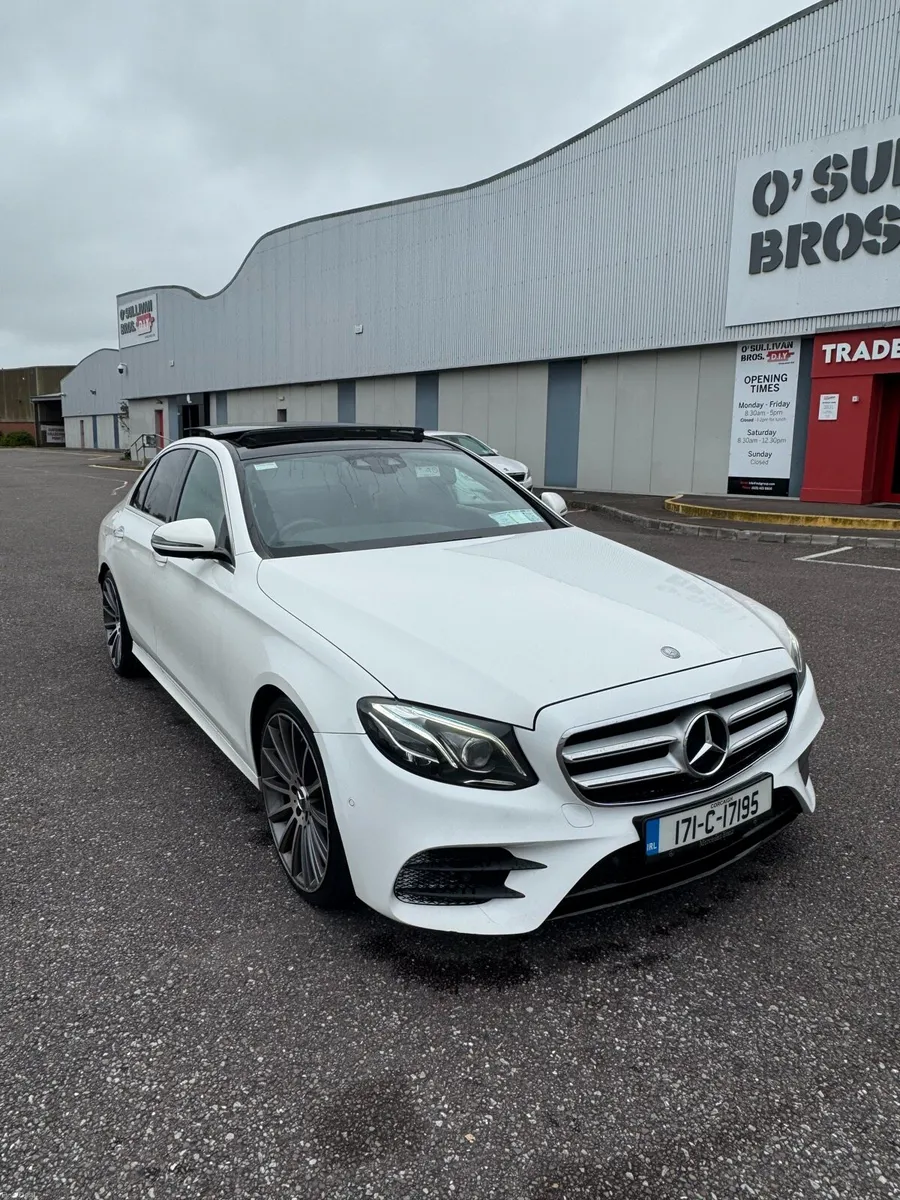 17 e220d amg line premium plus - Image 1