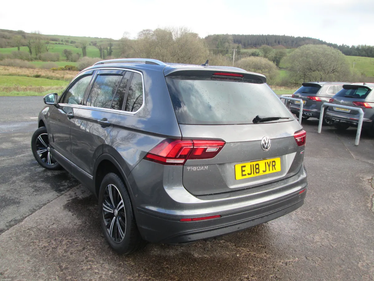 2018  VOLKSWAGEN  TIGUAN  2.0  TDI  SE  NAV  4X4 - Image 4