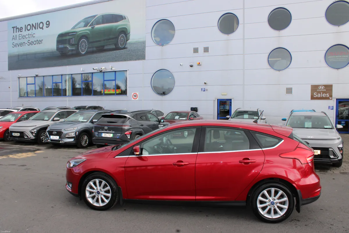 Ford Focus 2018 - Image 2
