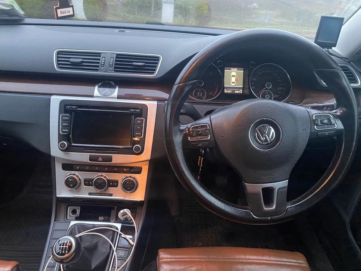 Volkswagen Passat 2012 - Image 4