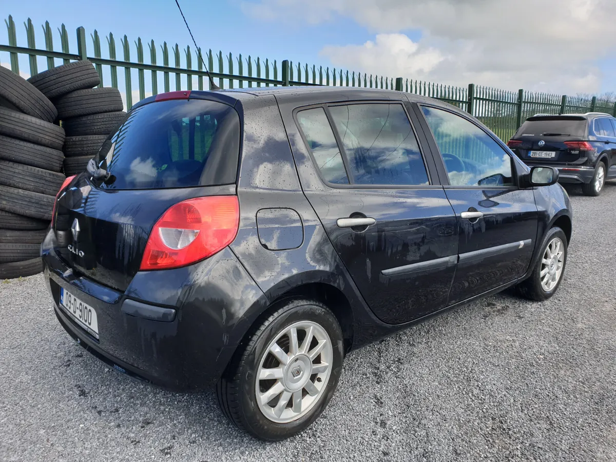 Renault Clio 1.1**ONLY 73498KMS** - Image 4