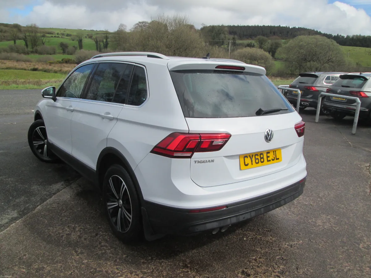2018  VOLKSWAGEN  TIGUAN  2.0  TDI  SE  NAV  5DR - Image 5