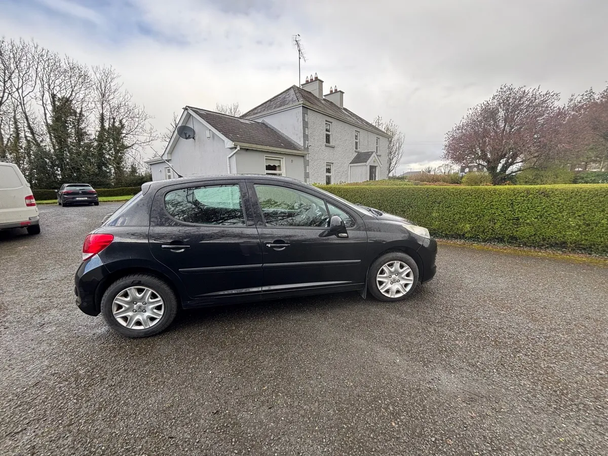 Peugeot 207 2011 - Image 2