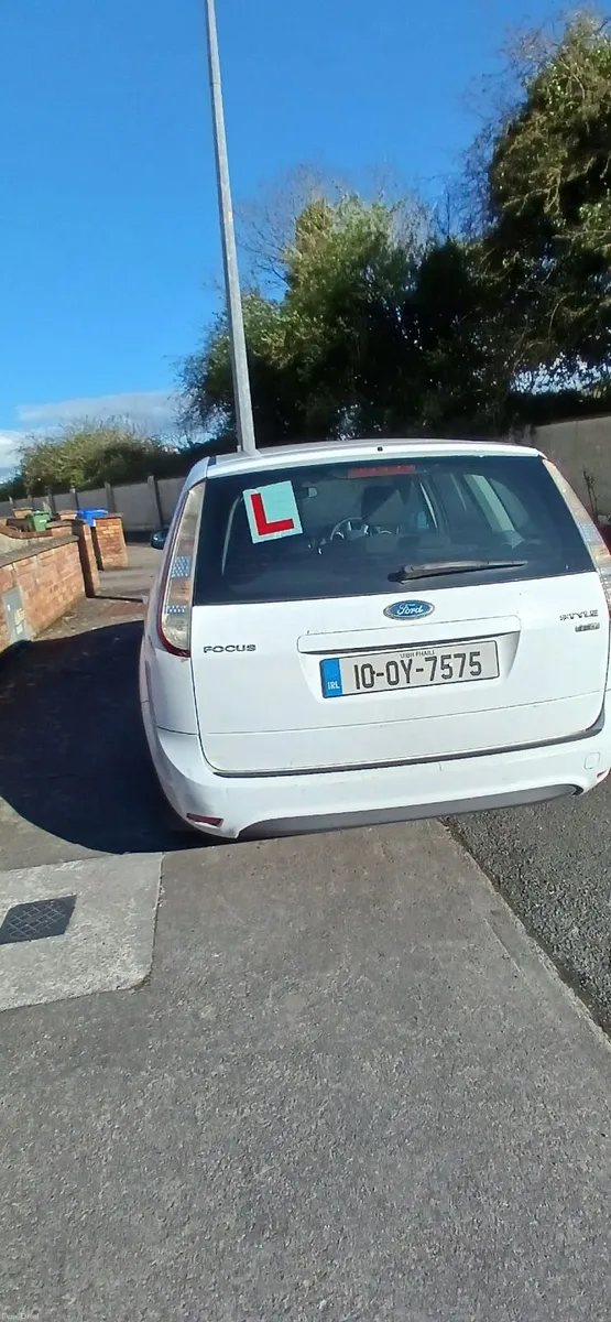 Ford Focus 2010 - Image 2