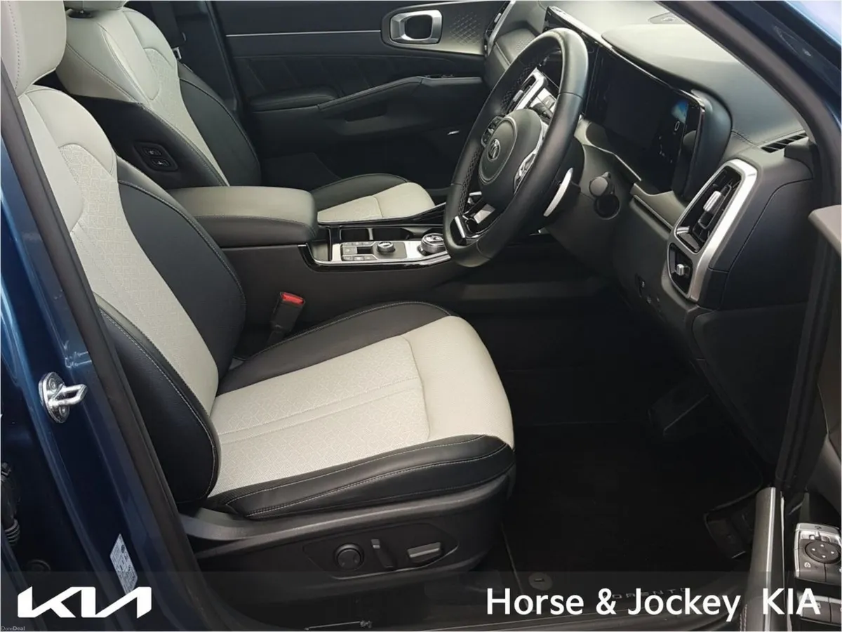 Kia Sorento 2.2 K4 4X2 Diesel 7 seats - Image 3