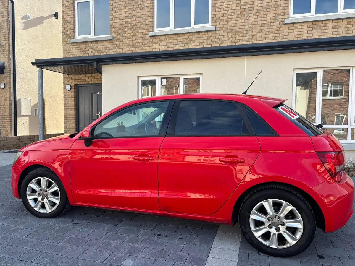 20

￼

Audi A1 2013 TFSI S Tronic Automatic - Image 2