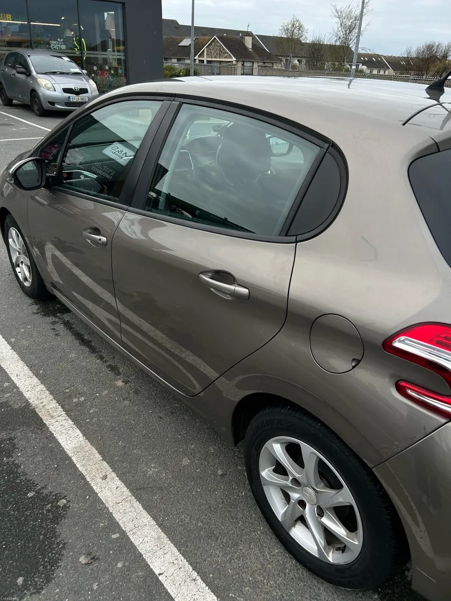 Peugeot 208 2014 - Image 3