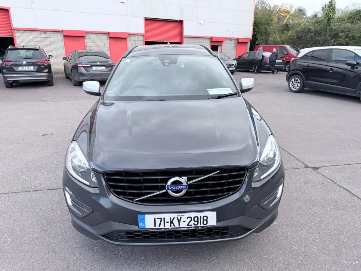 2017 Volvo XC60 - Image 2