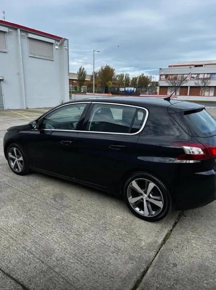 Peugeot 308. 1.2 petrol. Automatic.  Low mileage - Image 3