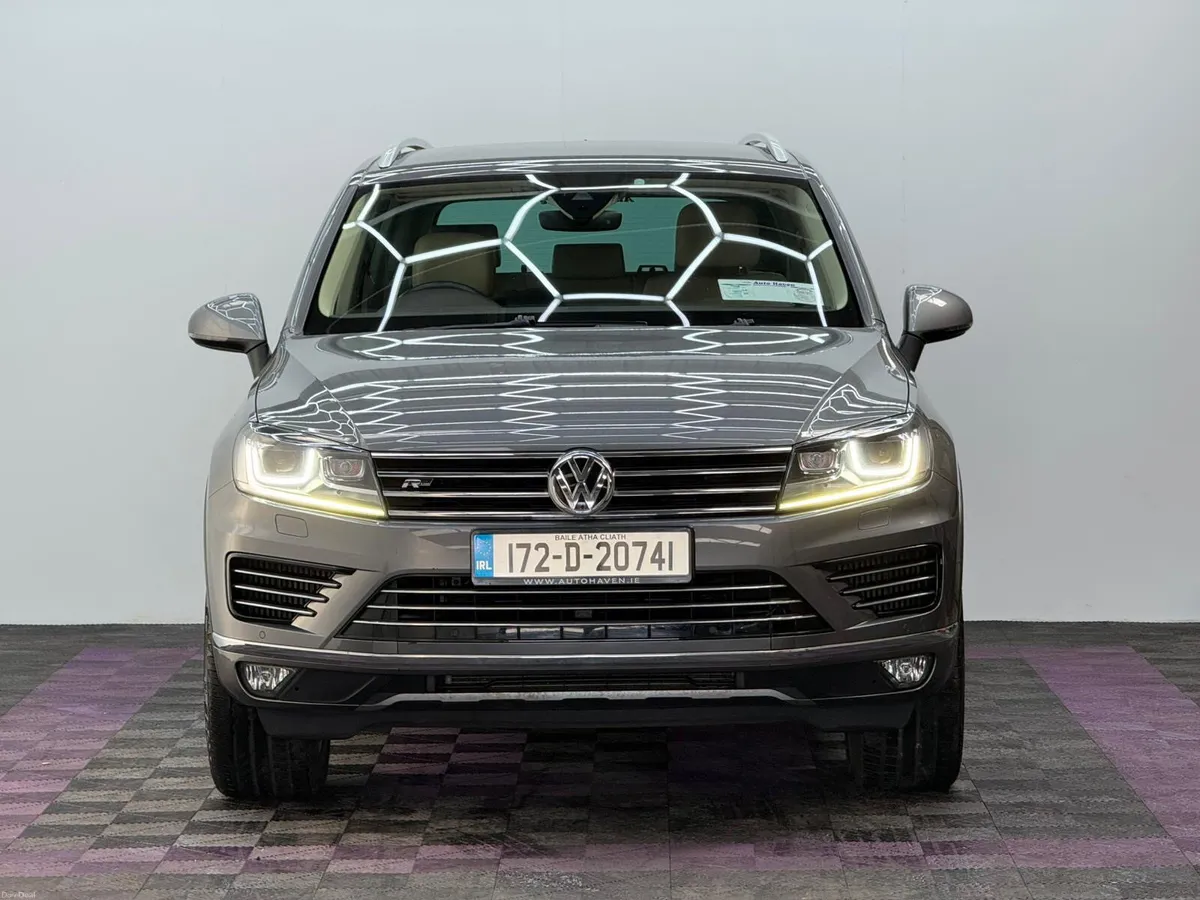 2017 Volkswagen Touareg 3.0TDI, Crew Cab, Low kms - Image 2