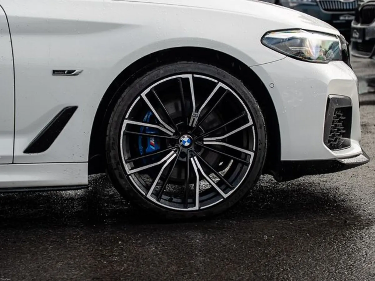 BMW 5-Series 530E M SPORT - Image 3