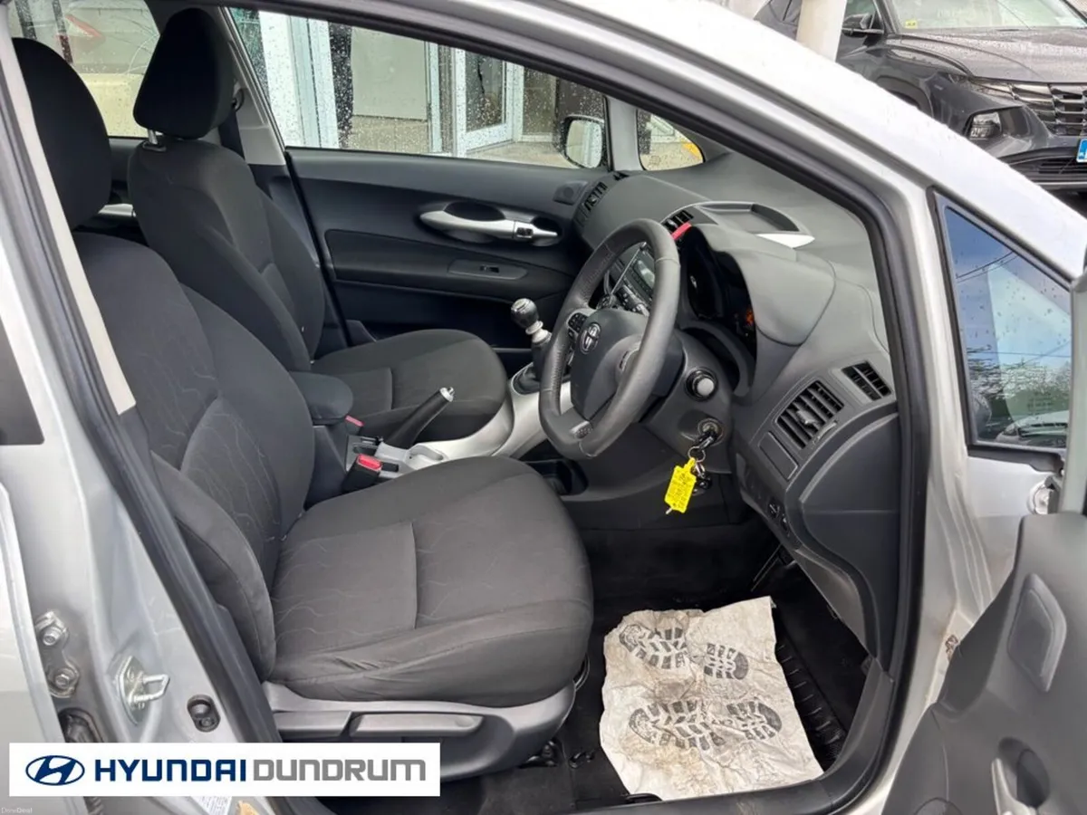 Toyota Auris MC 1.4D4D Terra 5DR - Image 4