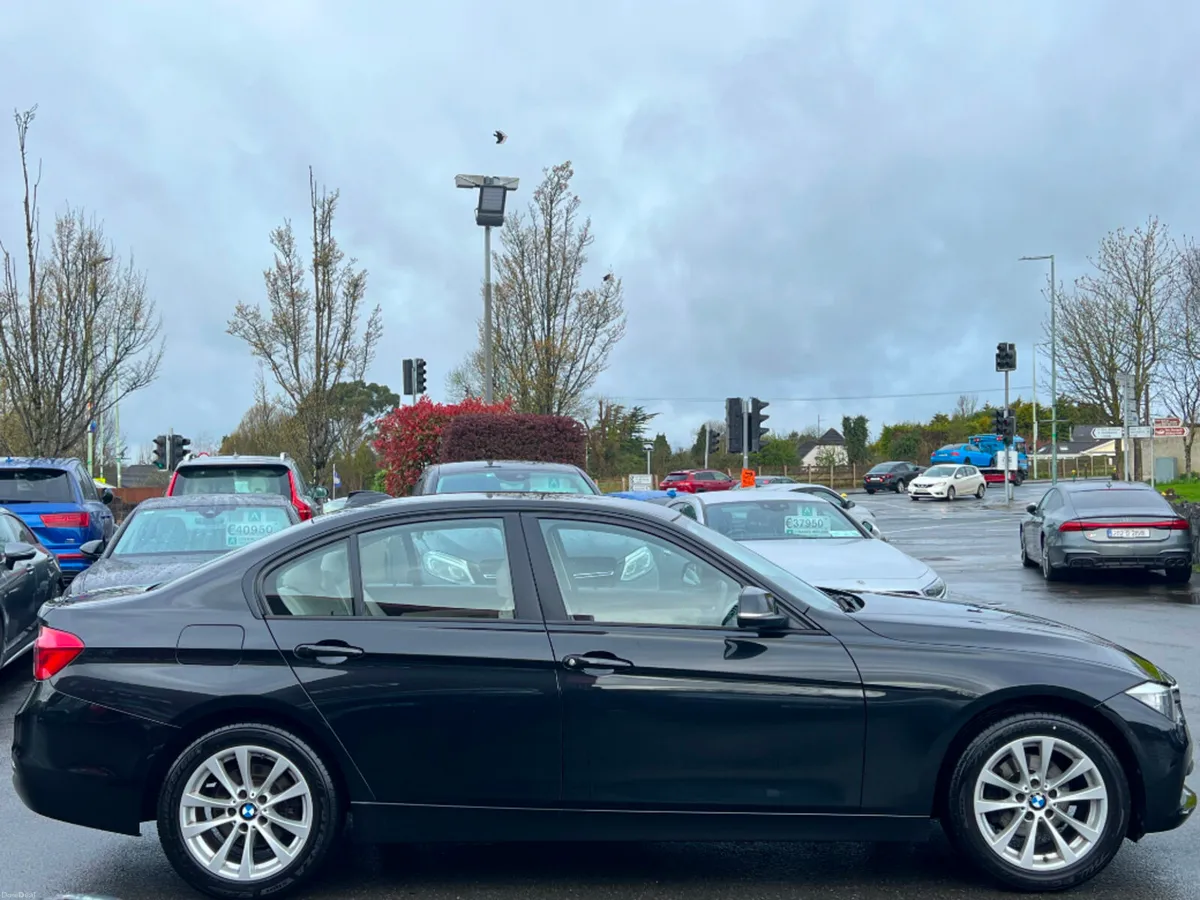 BMW 3-Series 318I SE 4 DOOR *LOW KMS & LEATHER* - Image 4
