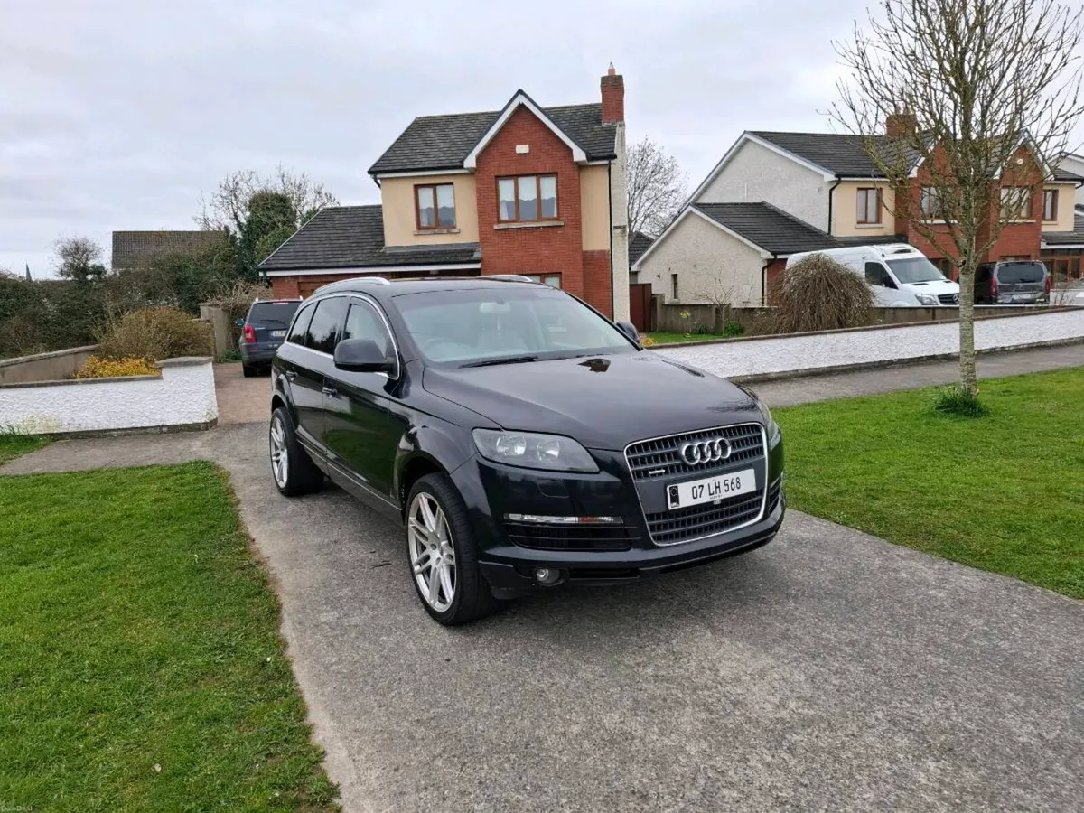 Audi Q7 - Image 1