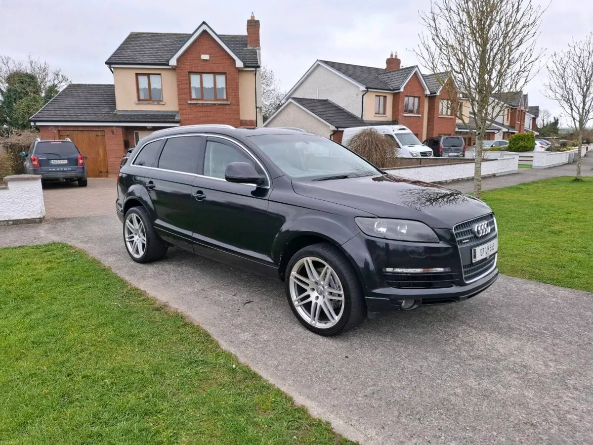 Audi Q7 - Image 2