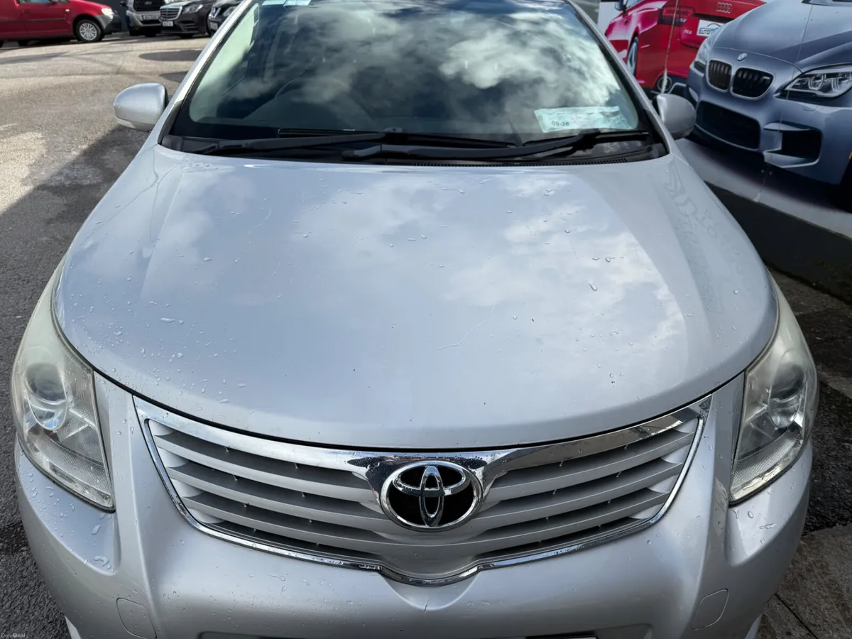 TOYOTA AVENSIS DIESEL LOW MILAGE - Image 2