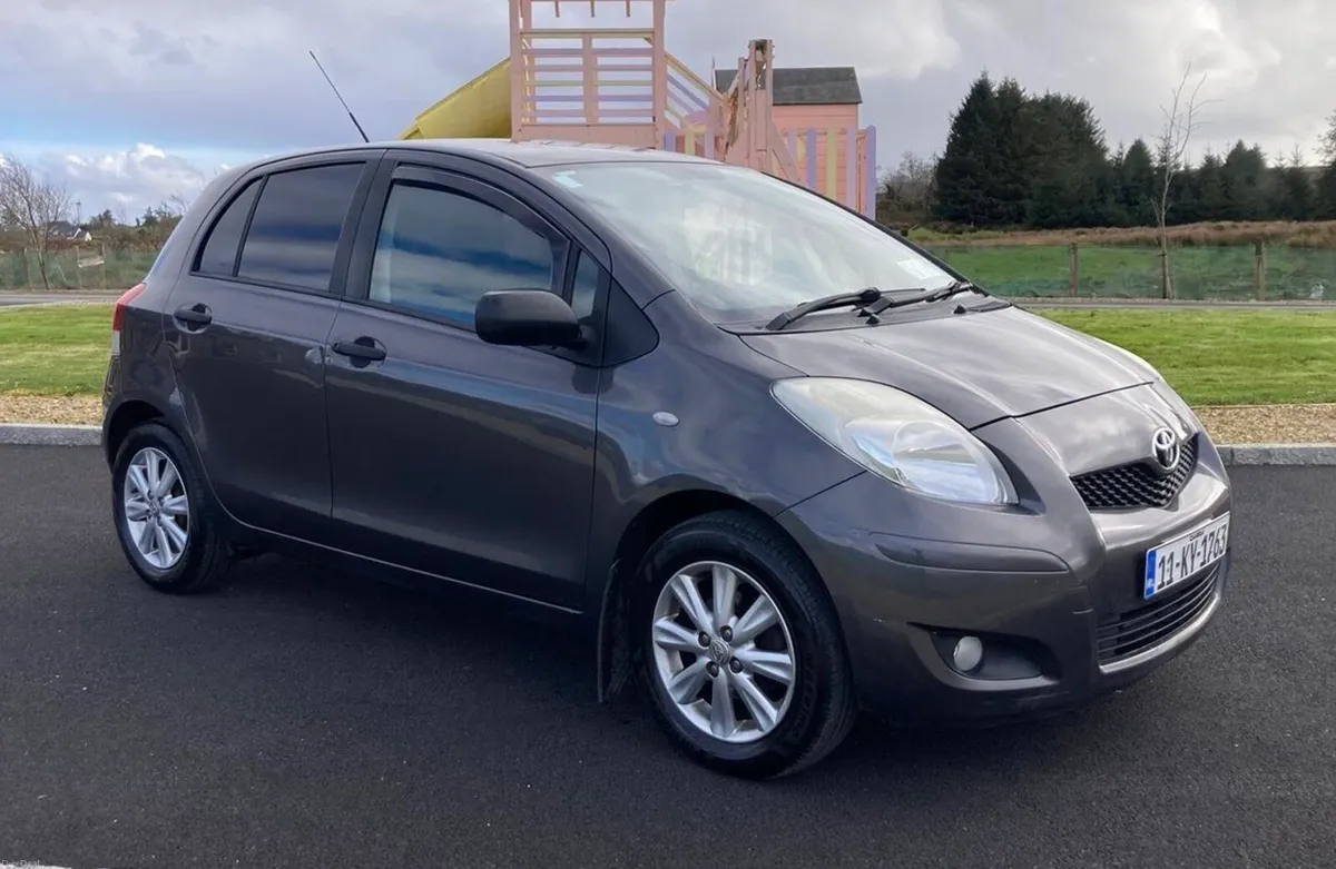 Toyota Yaris 2011 1.0 petrol - Image 3