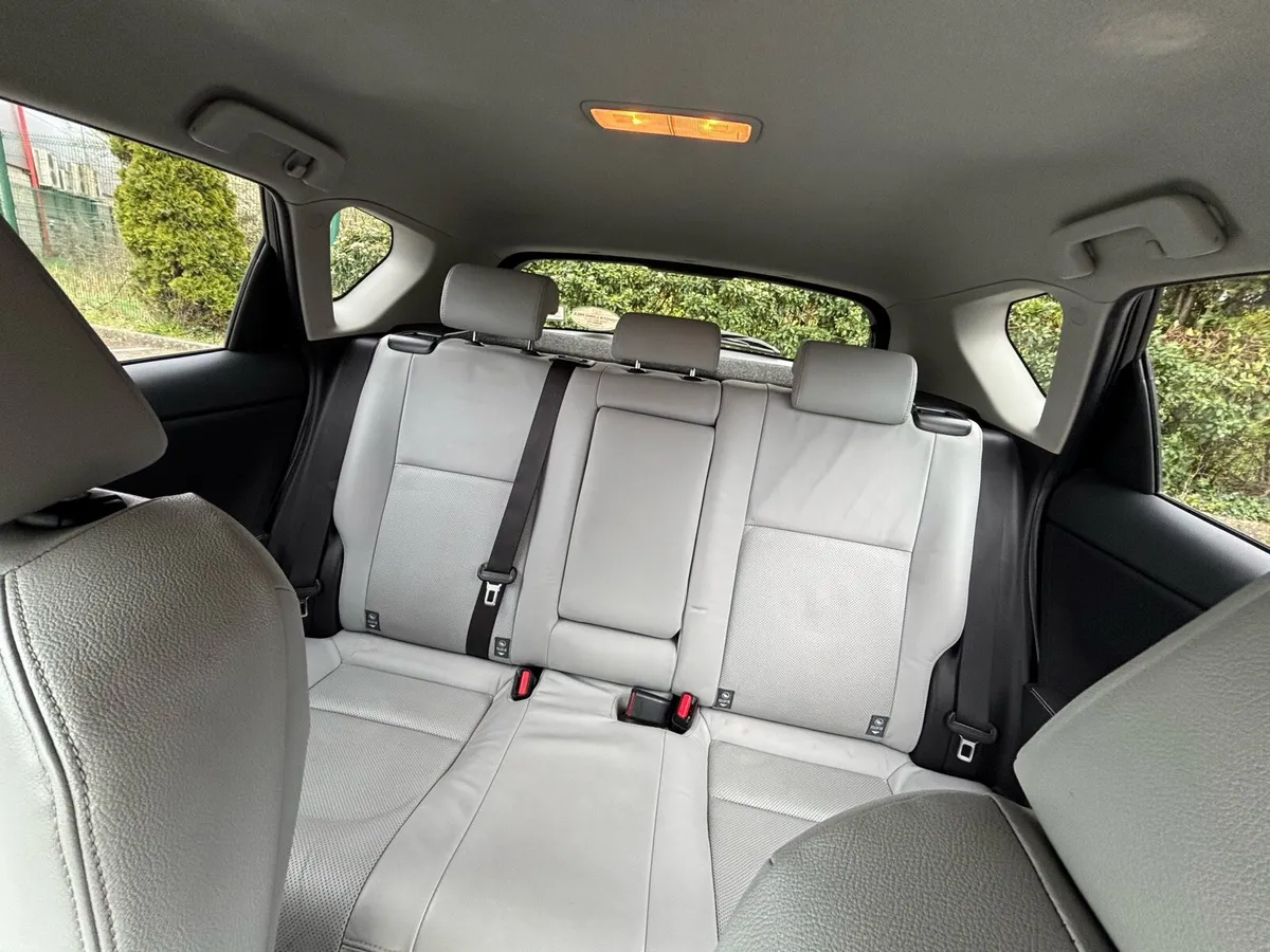 Toyota Auris - Image 2