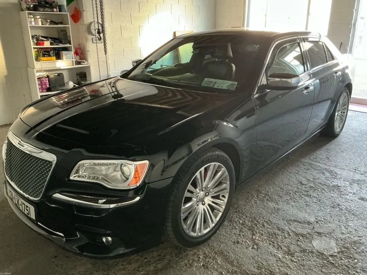 2013 Chrysler 300c - Image 3
