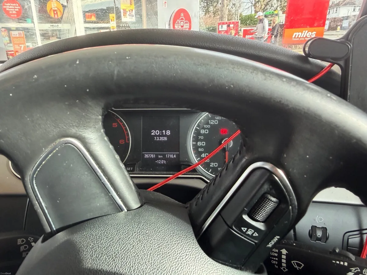 Audi A4 2013 avant - Image 2