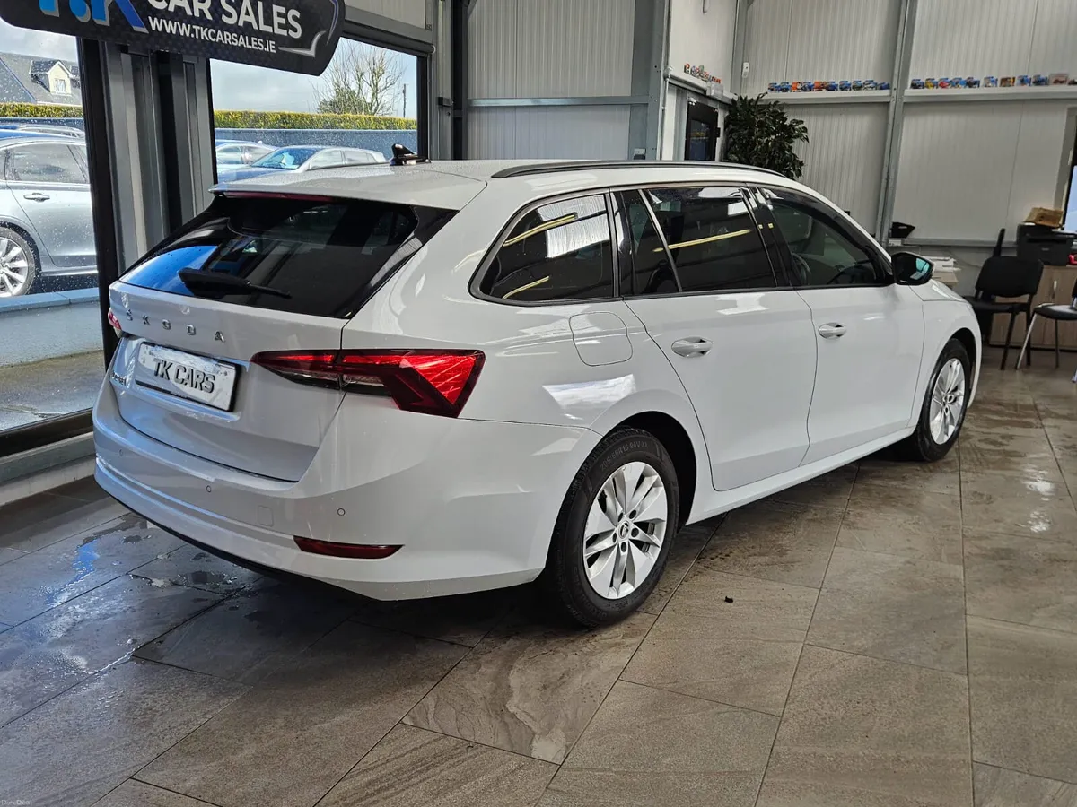 211 SKODA OCTAVIA AMBITION PETROL ESTATE - Image 2