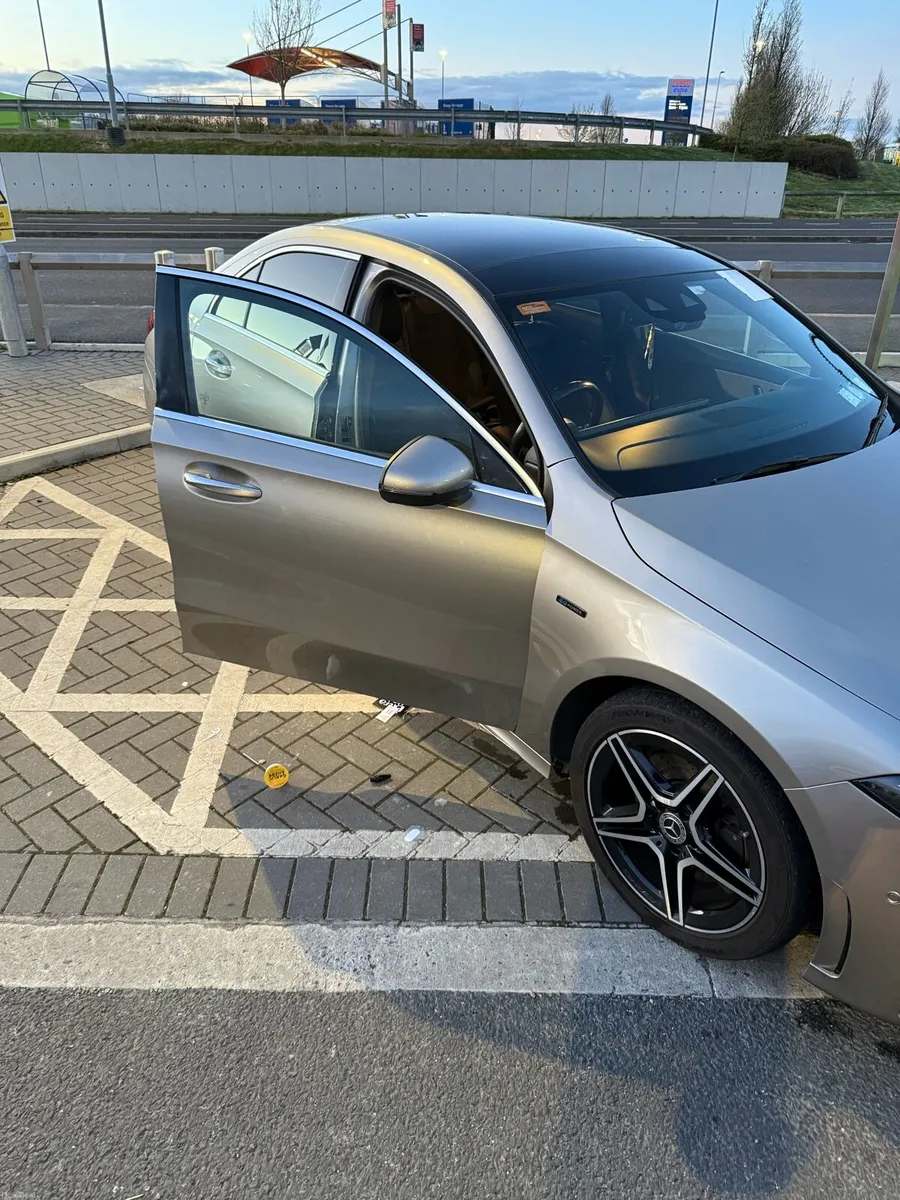 Mercedes-Benz A-class A250e Saloon Premium plus - Image 2