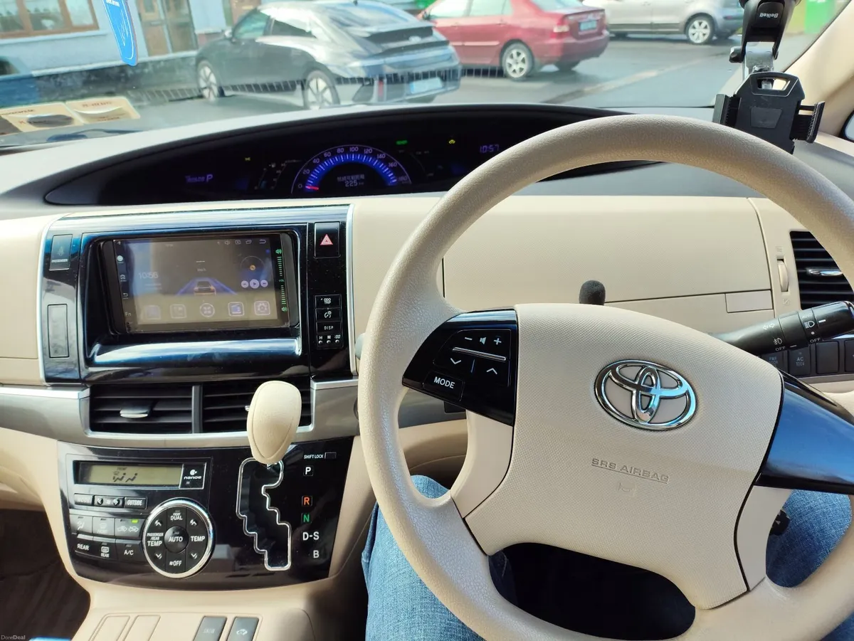 Toyota Estima 2012 - Image 2