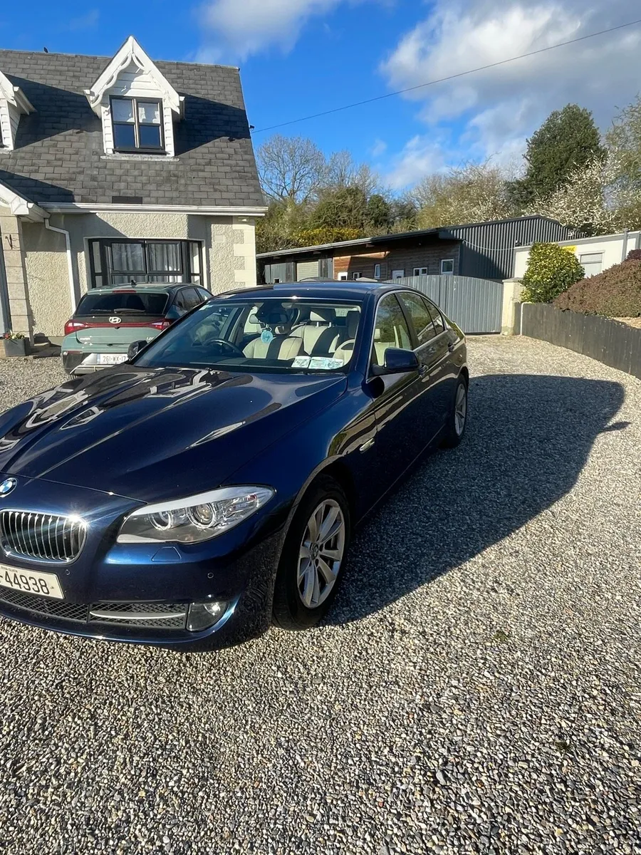 BMW 5 Series - Image 2