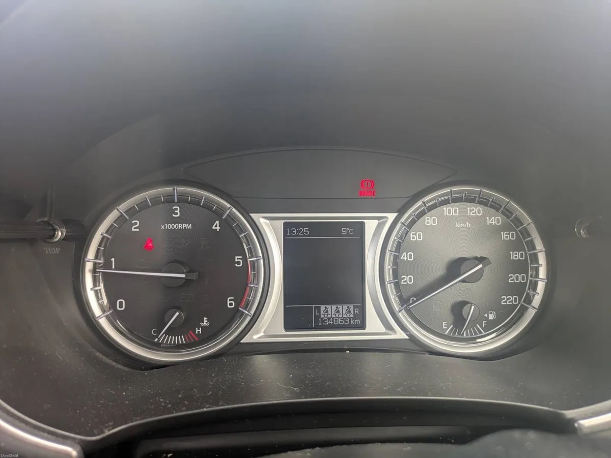 Suzuki Vitara GLX -5DR - Excellent Condition - Image 2