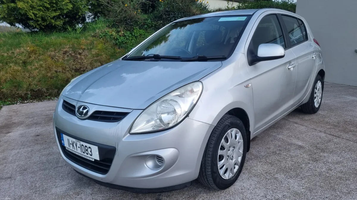 11 HYUNDAI I20 NCT 27/06/27 TAX €200 - Image 1