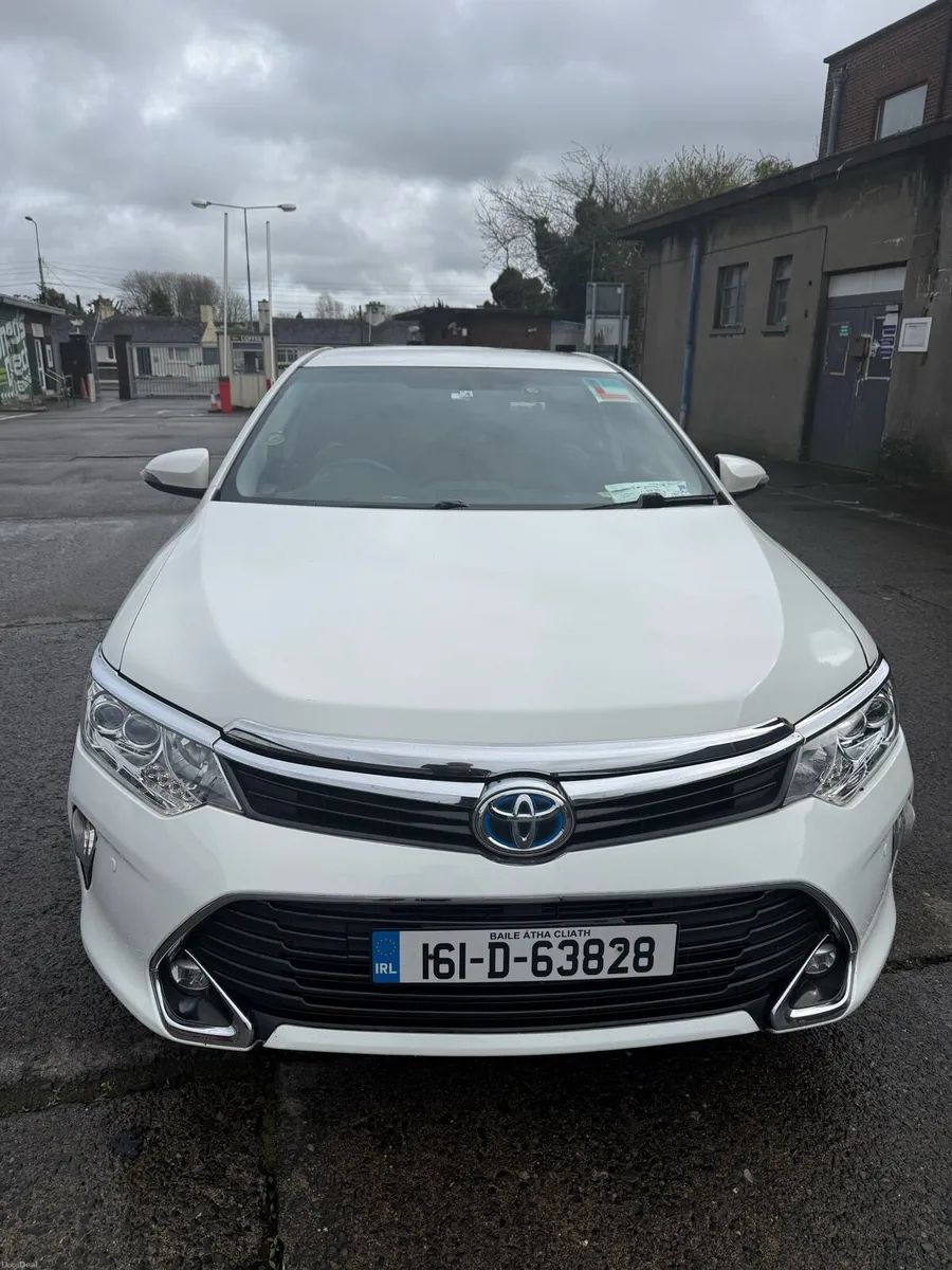 Toyota Camry Hybrid  2016 - Image 2