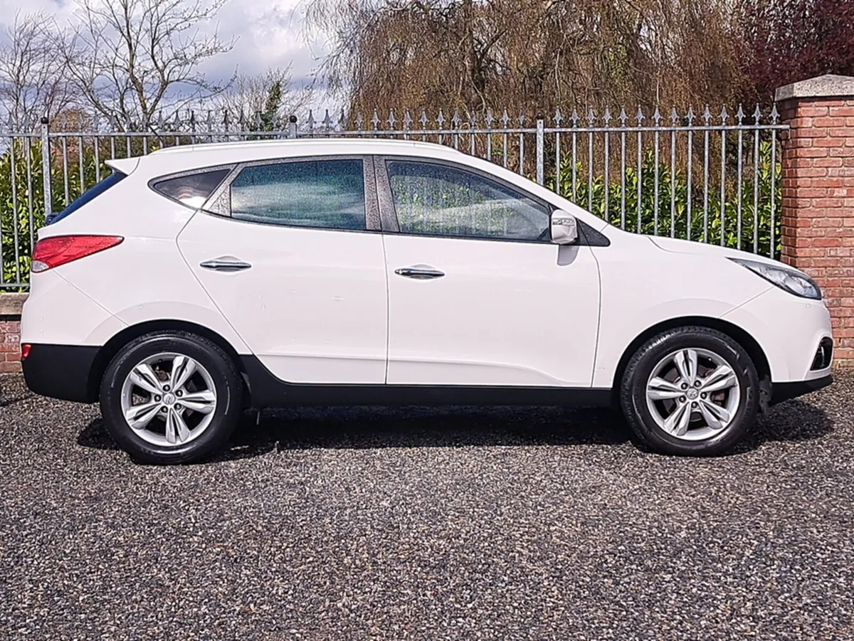 Hyundai ix35 Premium Model 1.7 Diesel with twin su - Image 3