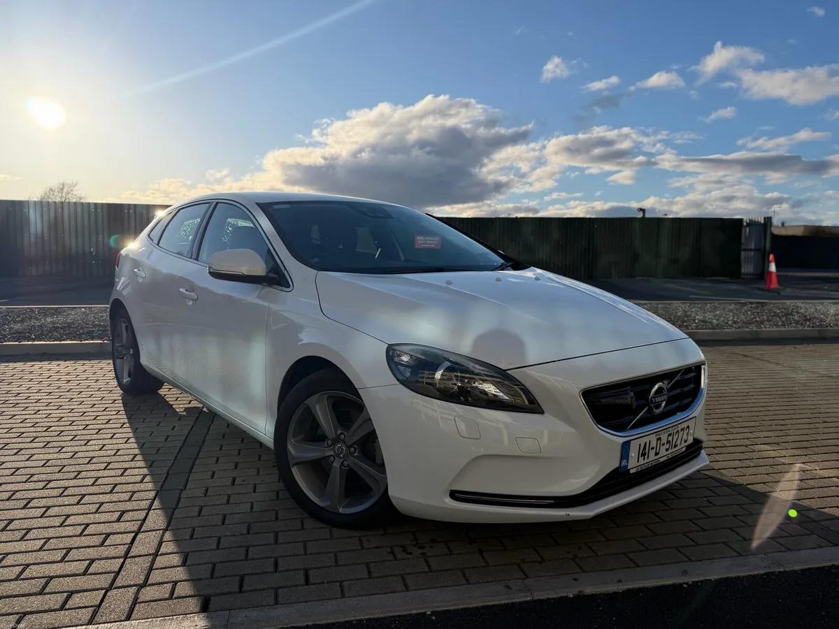 VOLVO XC40 - Image 1