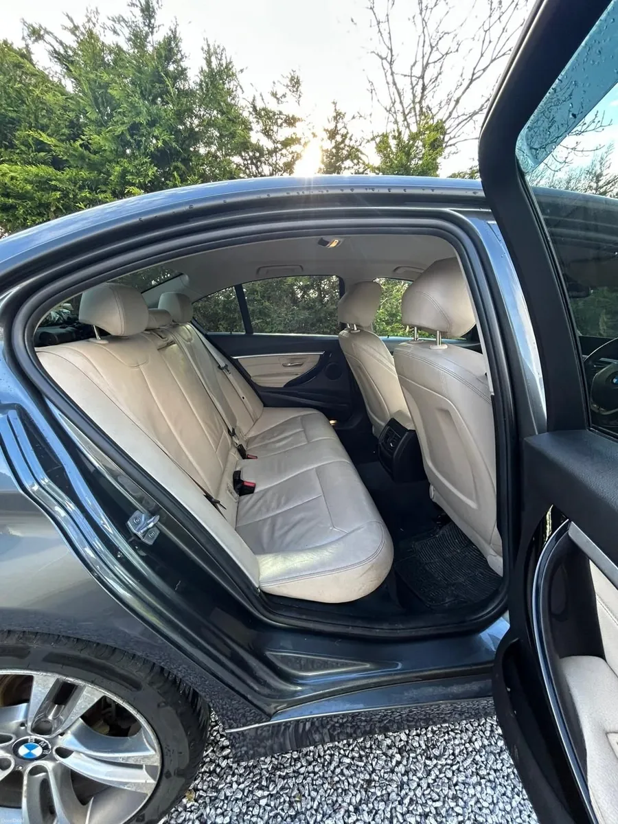 BMW 3-Series 2018 - Image 4