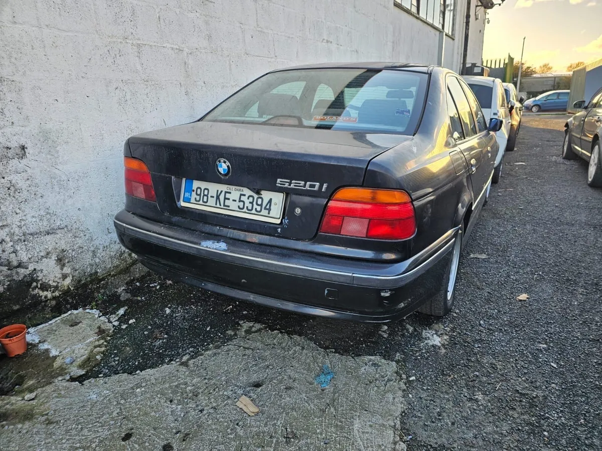 1998 BMW 520i - Image 2
