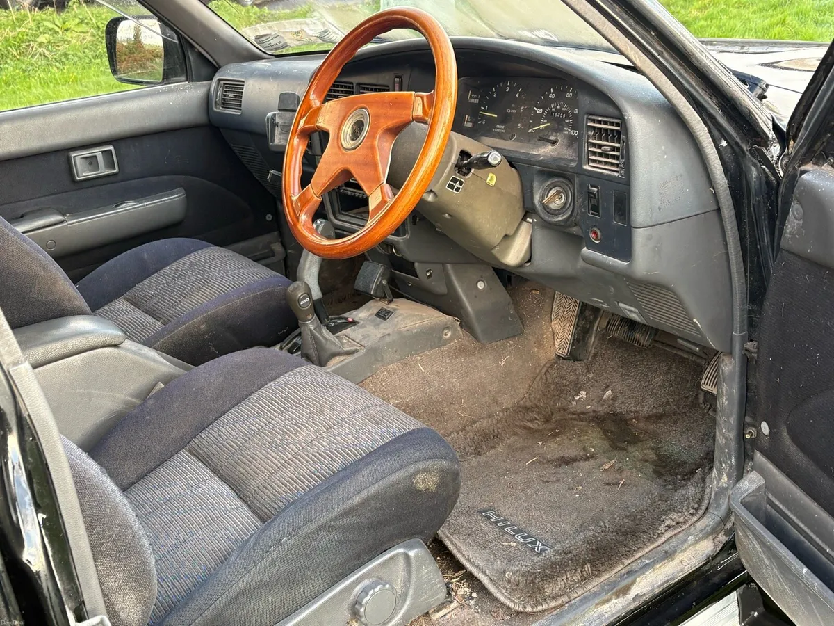 Toyota Hilux Surf 1993 SSR Widebody - Image 4