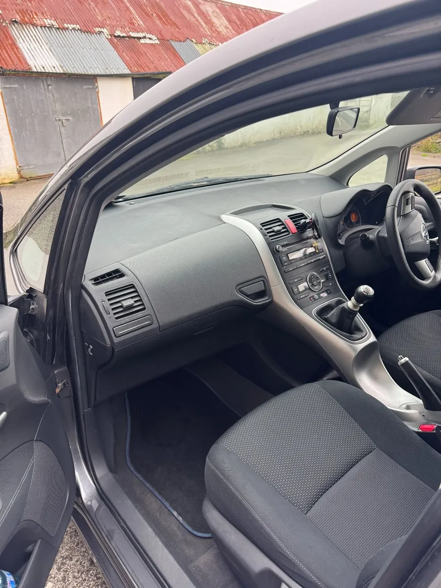 Toyota Auris 2011 - Image 3
