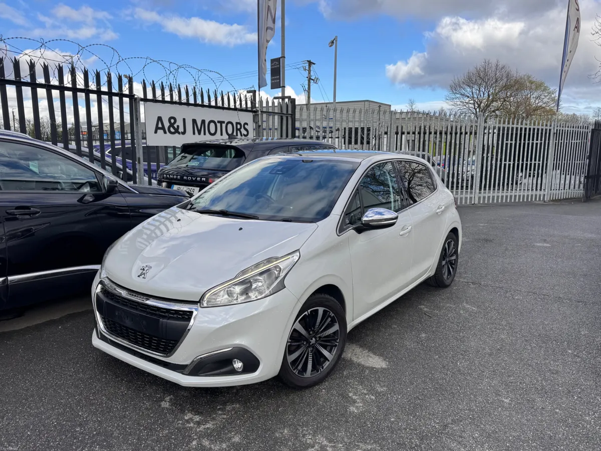 17 PEUGEOT 208 1.2 AUTO GLASS ROOF - Image 1