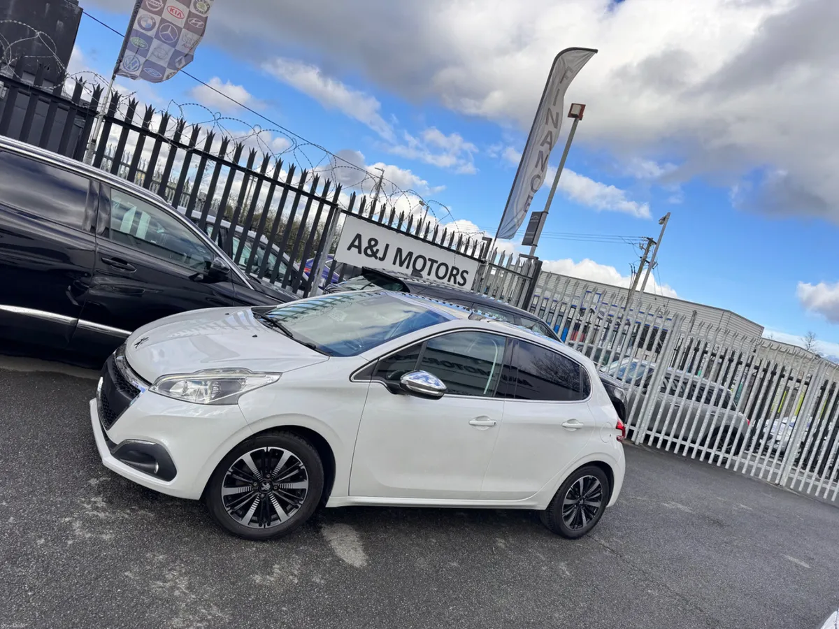 17 PEUGEOT 208 1.2 AUTO GLASS ROOF - Image 2