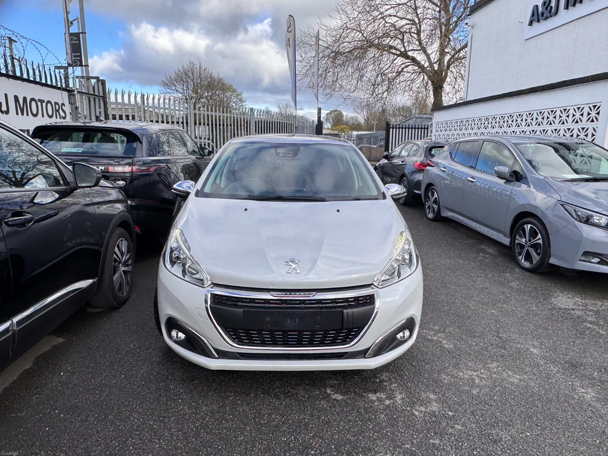 17 PEUGEOT 208 1.2 AUTO GLASS ROOF - Image 3