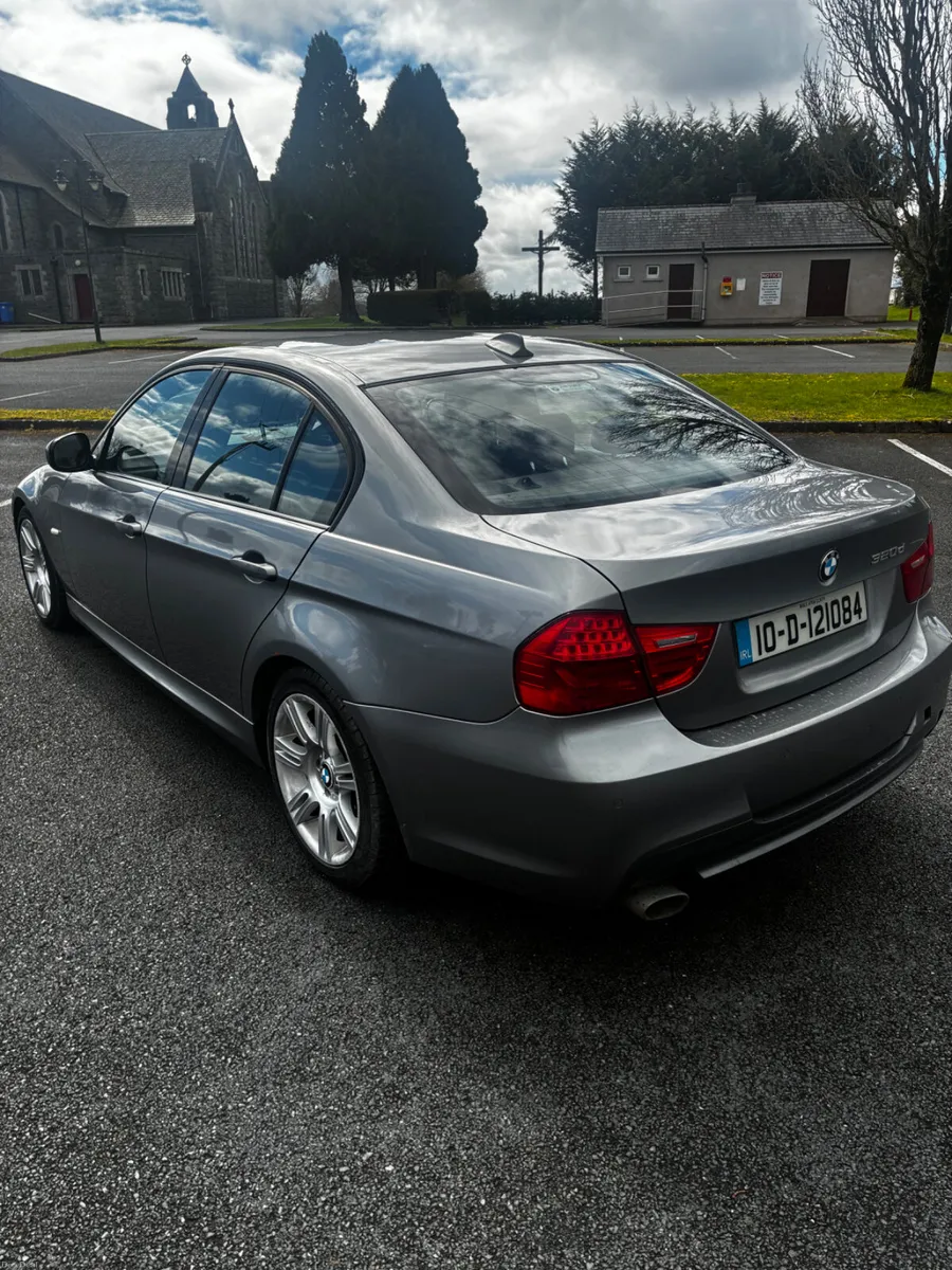 BMW 3-Series 2010 - Image 4