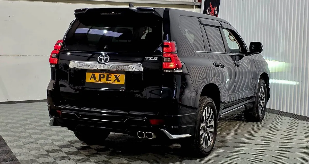 Toyota Land Cruiser 2023 diesel 7 seater VAT Q 185 - Image 4