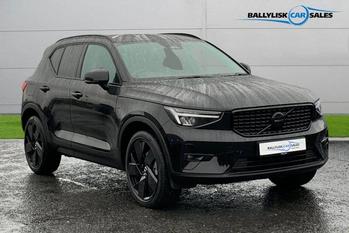Volvo XC40 2.0 B4 197PS MHEV Plus Black Edition Hy - Image 1