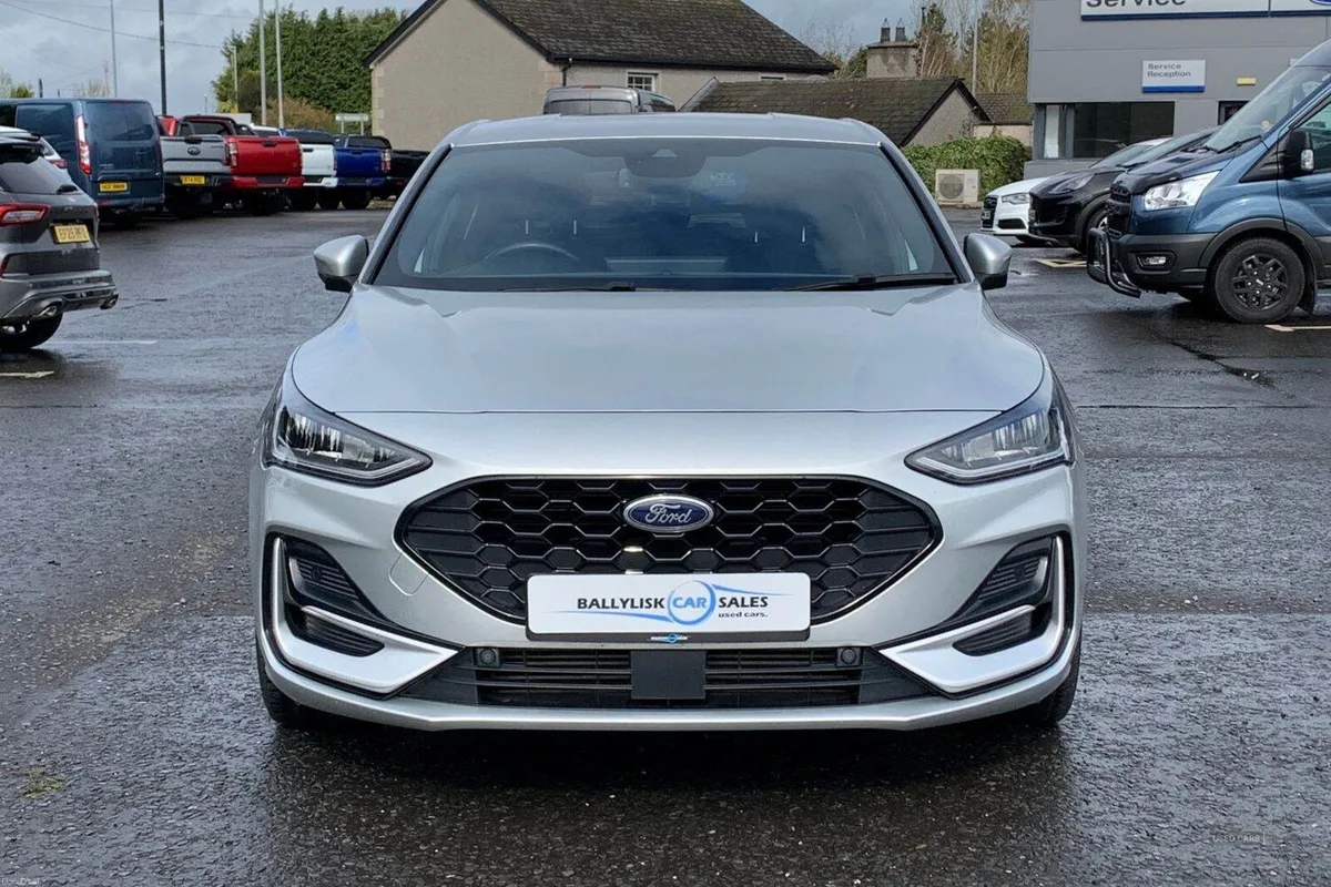 Ford Focus 1.0T 125PS ST-Line X in Moondust Silver - Image 4