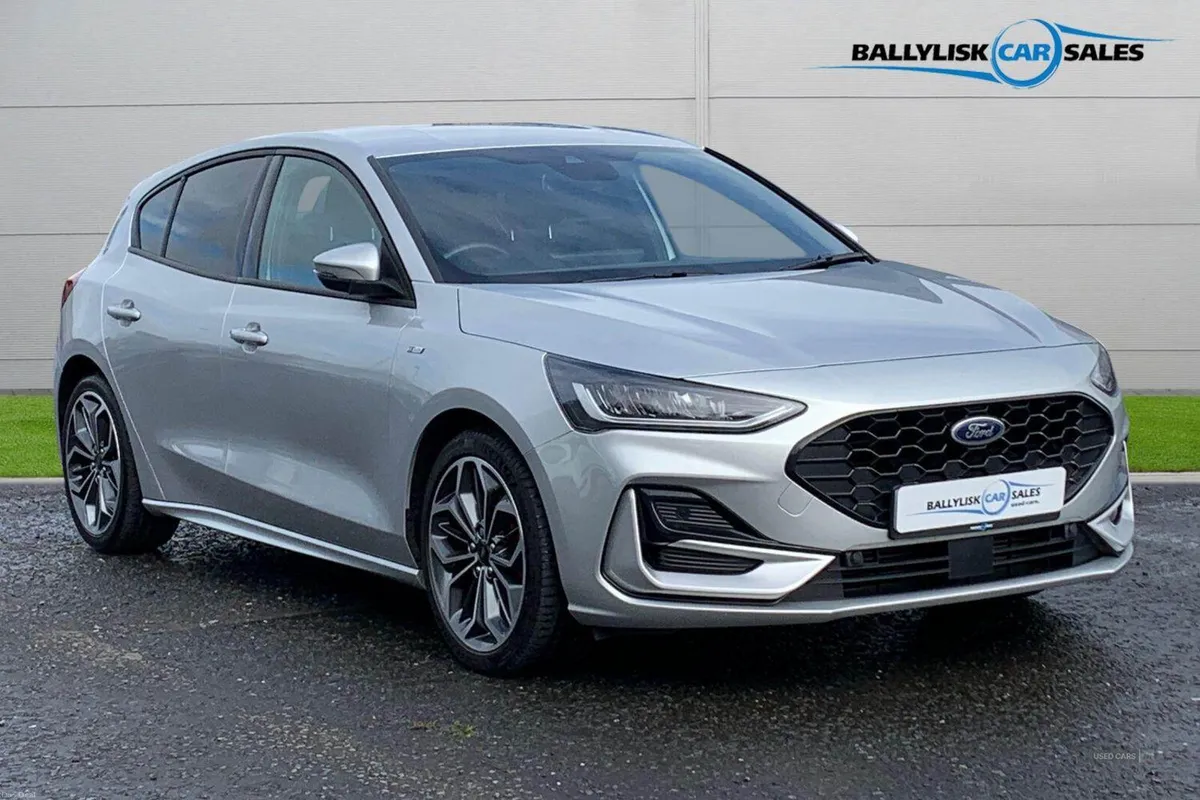 Ford Focus 1.0T 125PS ST-Line X in Moondust Silver - Image 1