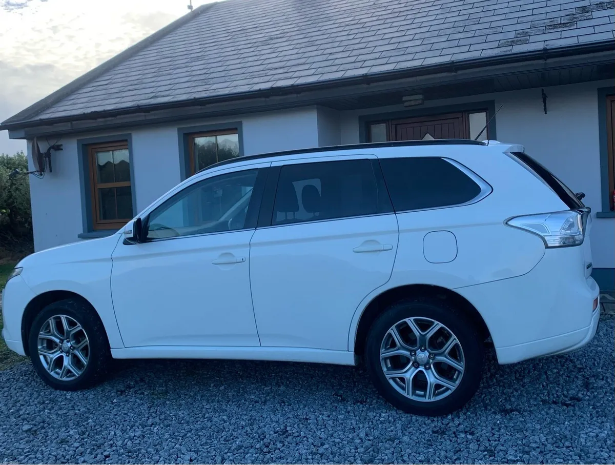 Mitsubishi Outlander High Spec Model - Image 4