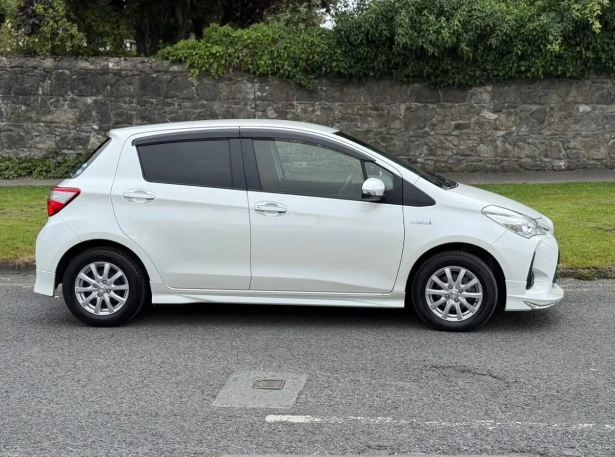 🚗 Toyota Vitz Hybrid 1.5 – Super Clean | Long NCT - Image 3